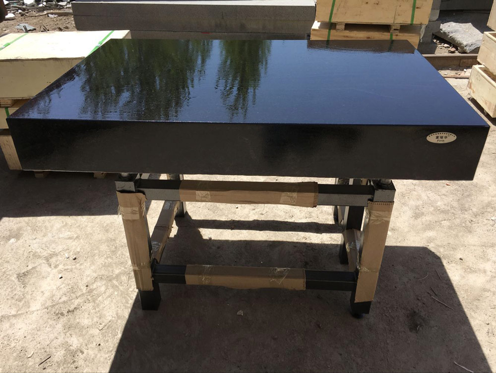 [花崗石平臺(tái)]花崗石平臺(tái)的特性怎么樣？如何調(diào)試安裝花崗石平臺(tái)？